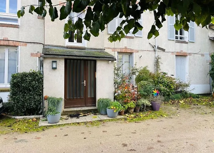 Chaleureux Appart, Proche De La Loire Avec Parking